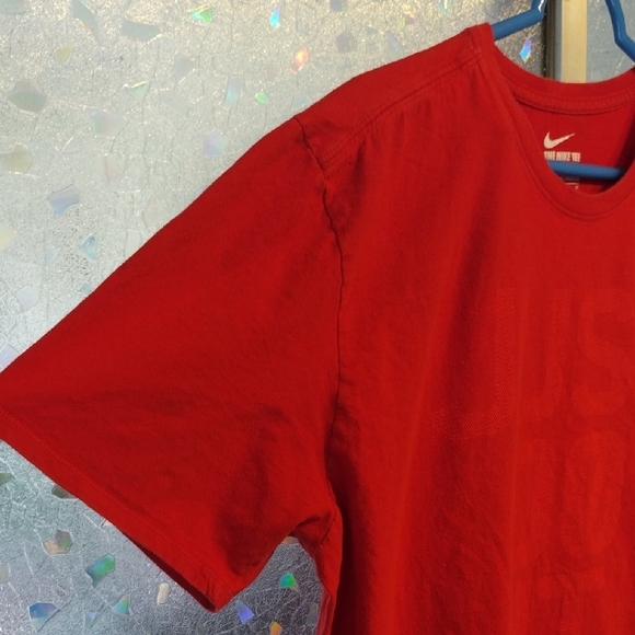 Nike Men's Red 'Just Do It' T-Shirt - Picture 7 of 11